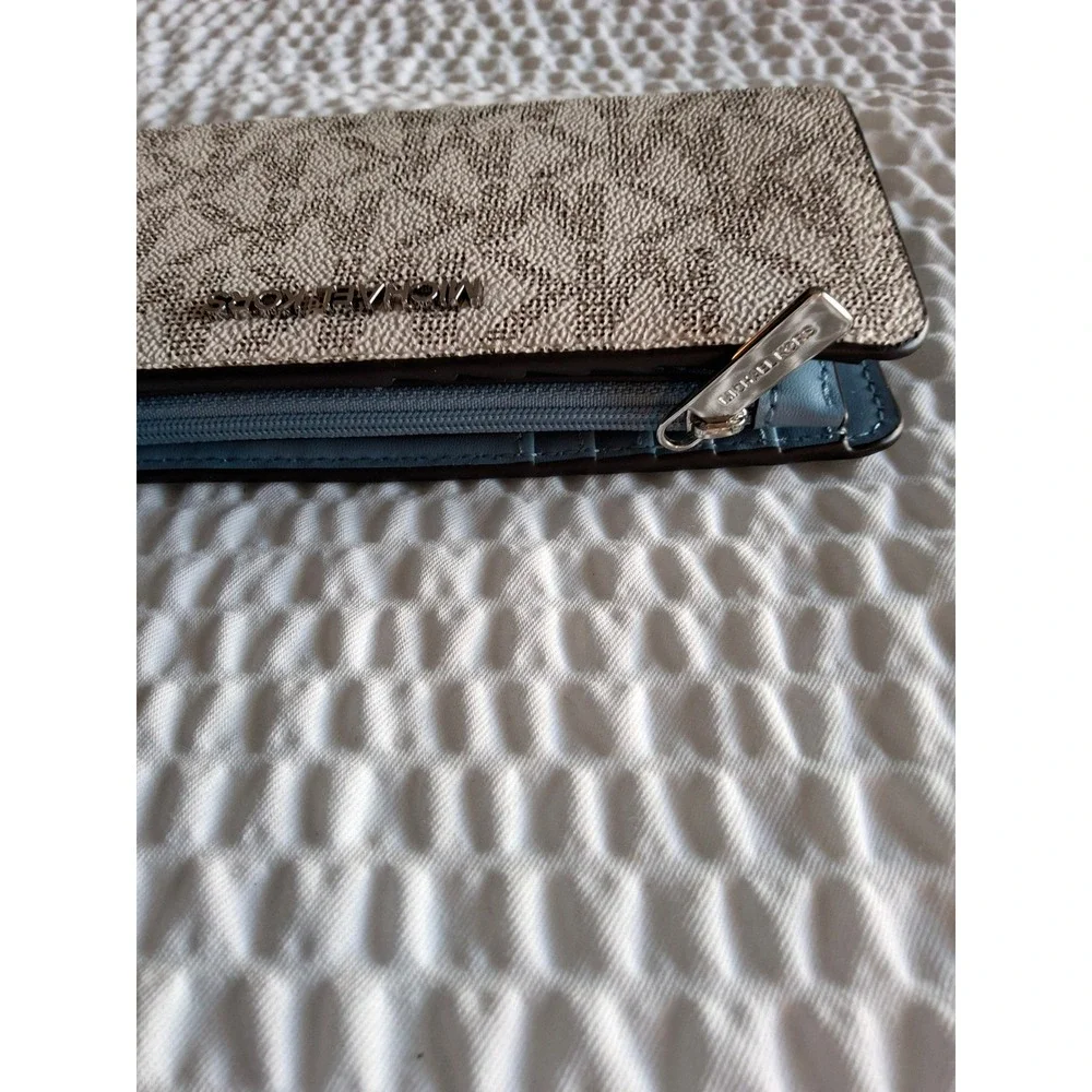 Michael Kors Jet Set Slim Bifold Wallet Vanilla Signature Logo Light Blue Trim